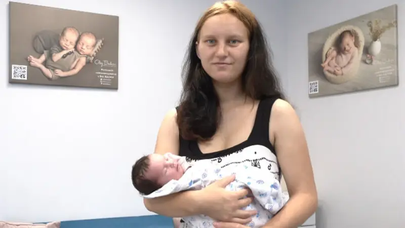 На Буковині 17-річна дівчина народила сина просто в кареті швидкої допомоги