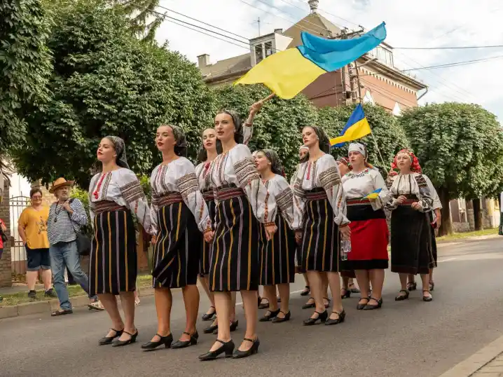Хотинські митці презентували українські традиції на фольклорному фестивалі в Угорщині